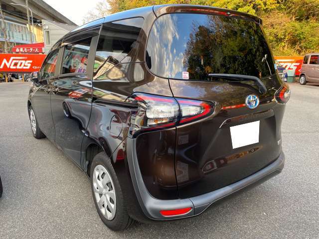 Toyota Sienta 3