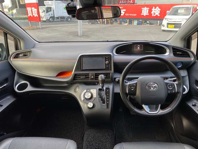 Toyota Sienta 4