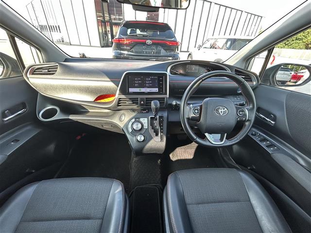 Toyota Sienta 5