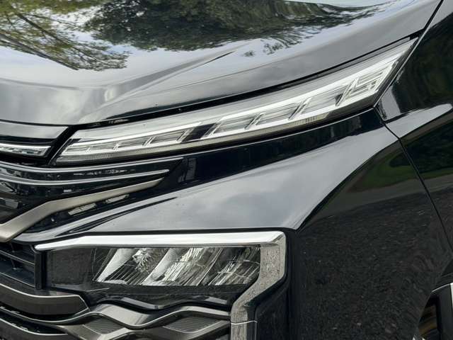 Toyota Voxy 8