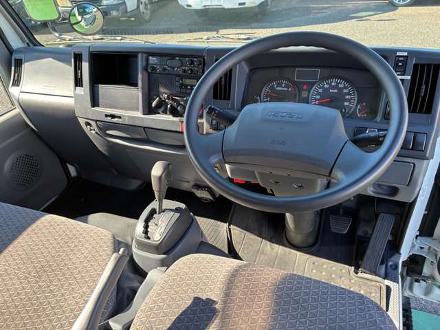 Isuzu Elf 7