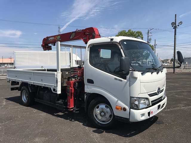 Hino Dutro 3