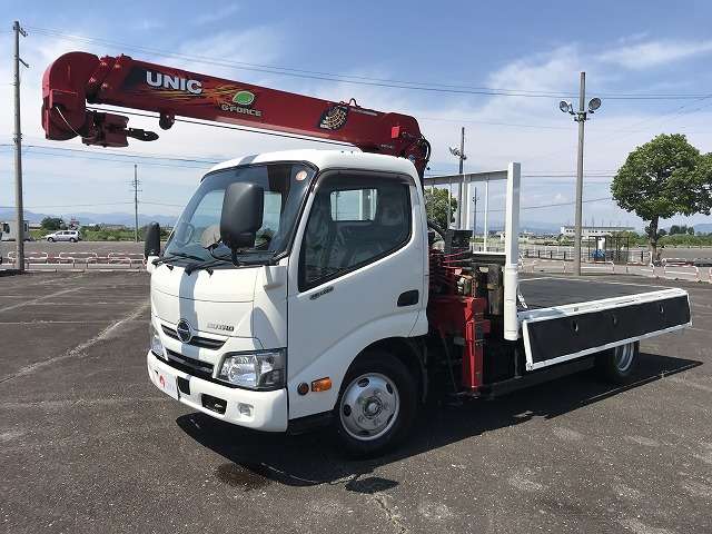 Hino Dutro 9