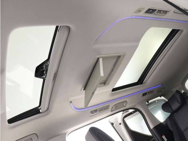 Toyota Alphard 4