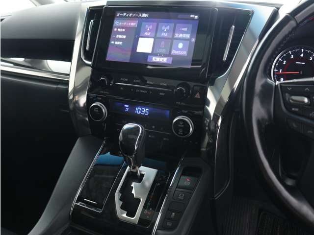 Toyota Alphard 5