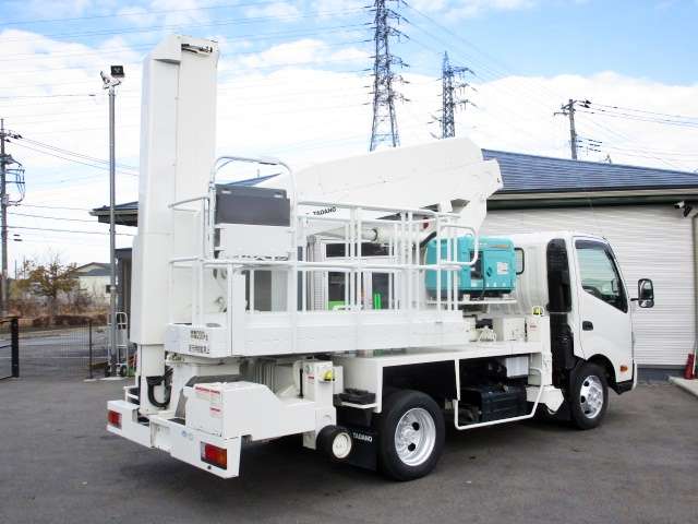 Hino Dutro 9