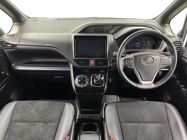 Toyota Voxy 3