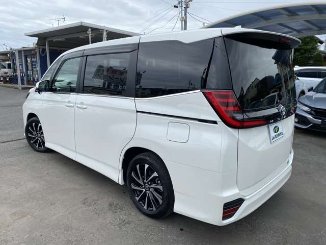 Toyota Noah 11