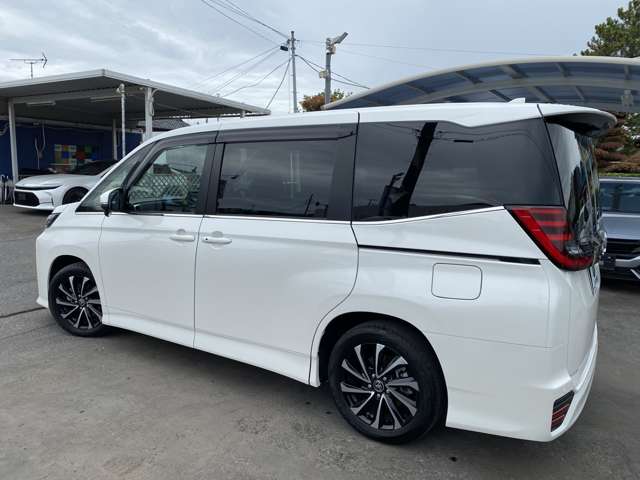 Toyota Noah 12