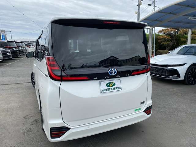 Toyota Noah 3