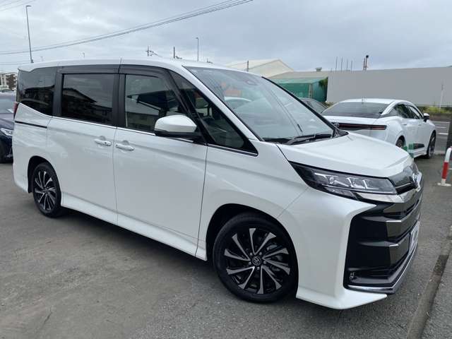 Toyota Noah 5