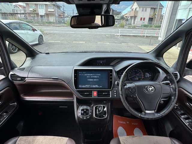 Toyota Esquire 2