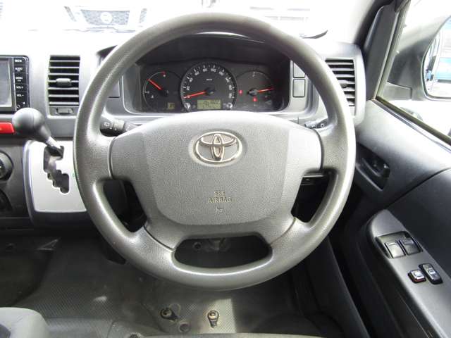 Toyota Hiace Van 5
