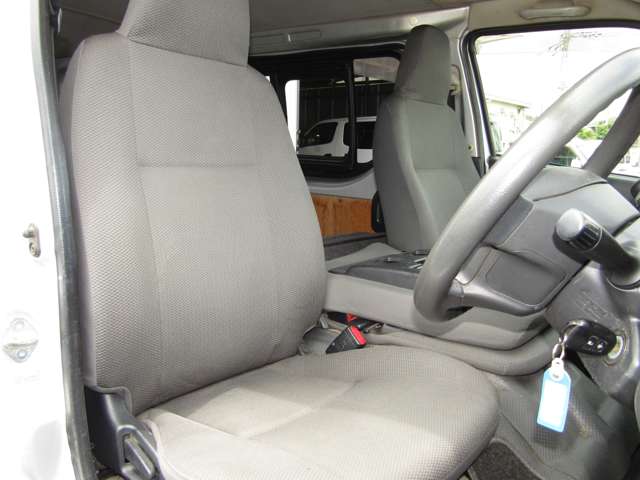 Toyota Hiace Van 6
