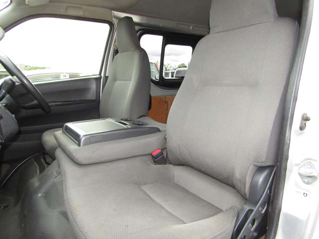 Toyota Hiace Van 7