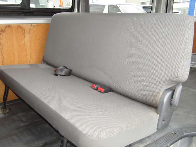 Toyota Hiace Van 8
