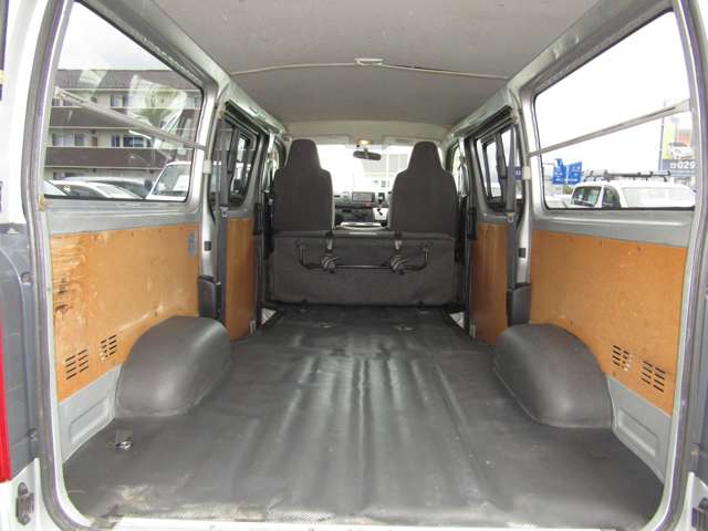 Toyota Hiace Van 10