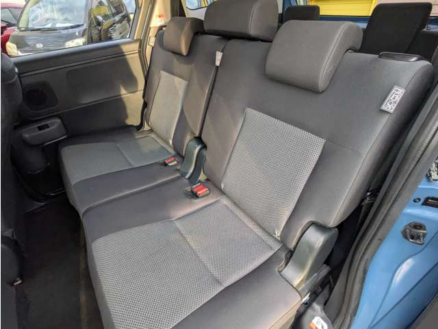 Toyota Sienta 10