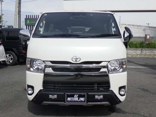 Toyota Hiace Van 10
