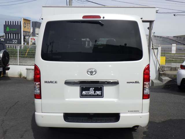 Toyota Hiace Van 11