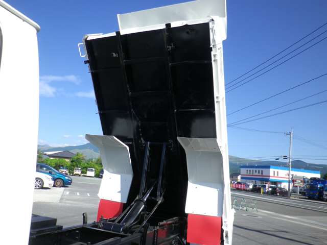 Isuzu Elf 8