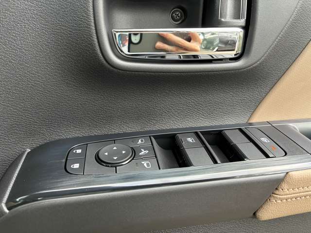 Mitsubishi Delica Mini 12