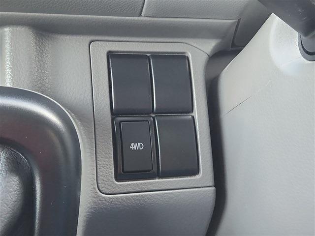 Nissan NV100 Clipper 12