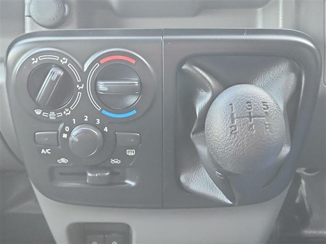 Nissan NV100 Clipper 10