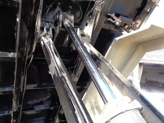 UD Trucks Quon 11