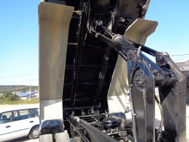 UD Trucks Quon 10