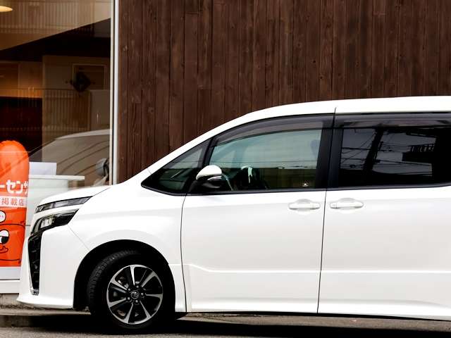Toyota Voxy 7