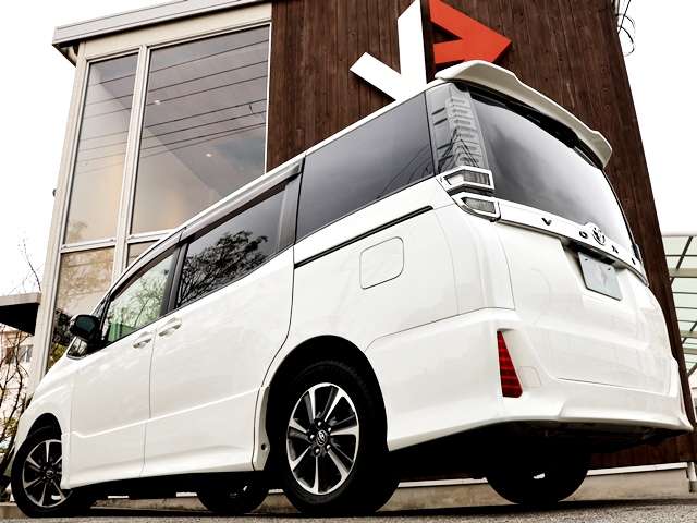 Toyota Voxy 8