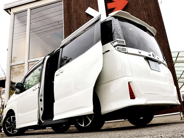 Toyota Voxy 9