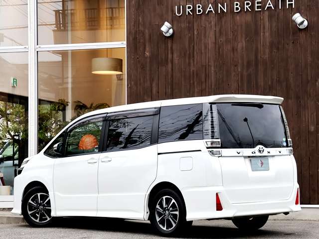 Toyota Voxy 10