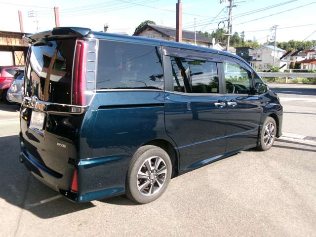 Toyota Noah 6