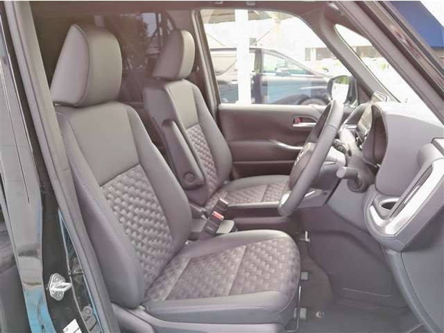Toyota Voxy 11