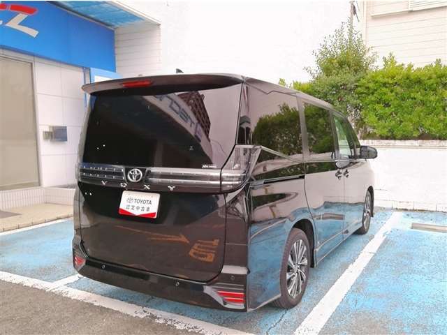 Toyota Voxy 6