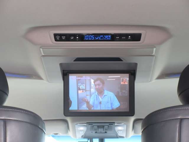 Toyota Alphard 4