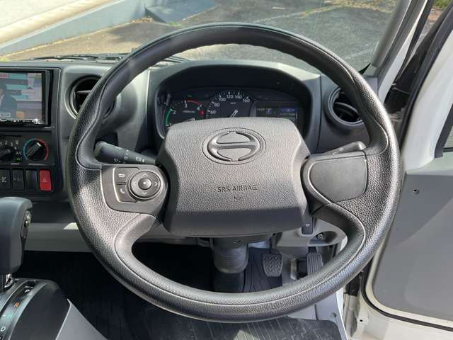 Hino Dutro 4