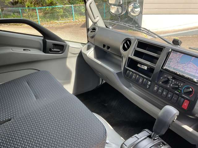 Hino Dutro 10