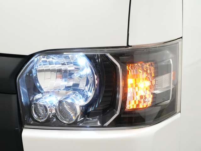 Toyota Hiace Van 11