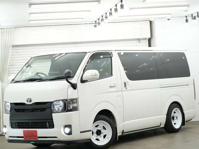 Toyota Hiace Van 5