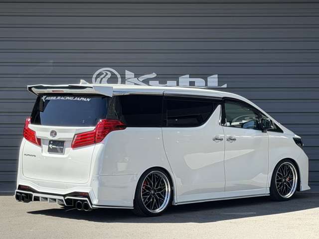 Toyota Alphard 3