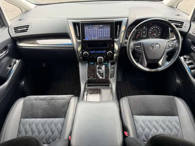 Toyota Vellfire 2