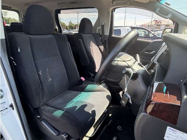Toyota Vellfire 12