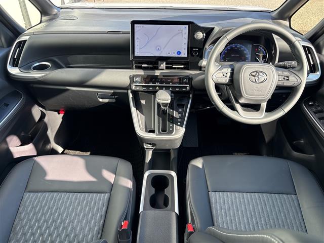 Toyota Noah 5