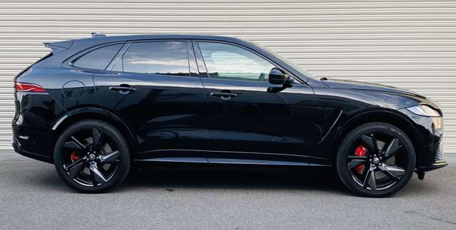 Jaguar F-Pace 11