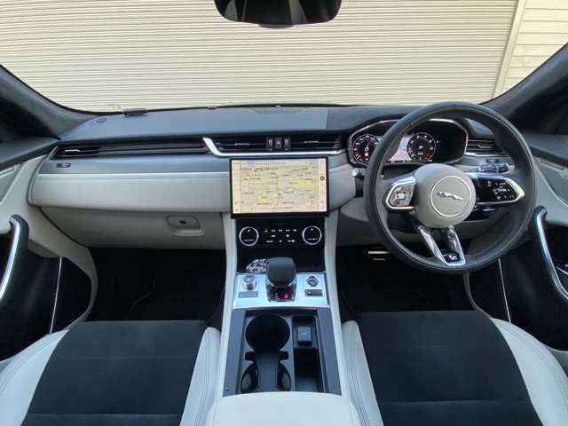 Jaguar F-Pace 6