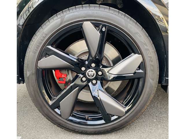 Jaguar F-Pace 8
