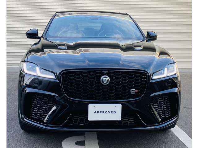 Jaguar F-Pace 9